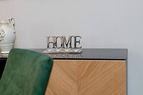 Apartment With Desk in Poznan by Renters