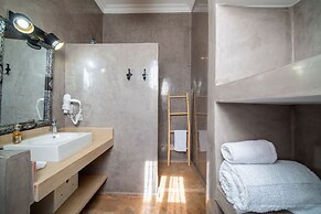 Villa With Heated Pool Breakfast Included - by Feelluxuryholidays