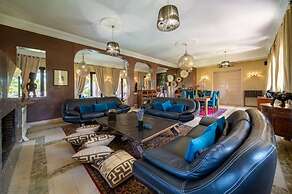 Villa With Heated Pool Breakfast Included - by Feelluxuryholidays