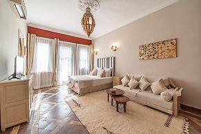 Villa With Heated Pool Breakfast Included - by Feelluxuryholidays