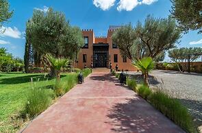 Villa With Heated Pool Breakfast Included - by Feelluxuryholidays