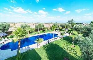 Villa With Heated Pool Breakfast Included - by Feelluxuryholidays