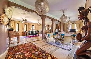 Villa With Heated Pool Breakfast Included - by Feelluxuryholidays