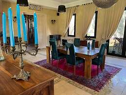 Villa With Heated Pool Breakfast Included - by Feelluxuryholidays