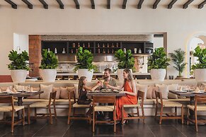 AVA Resort All Oceanfront - All Inclusive