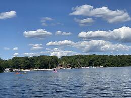 Pocono Retreat -1 Mile to Lake and Skiing