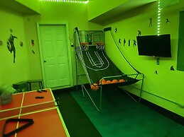 Pocono Retreat -1 Mile to Lake and Skiing