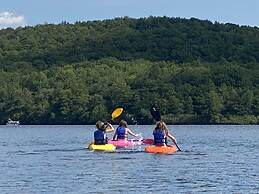 Pocono Retreat -1 Mile to Lake and Skiing