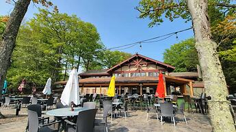 Pocono Retreat -1 Mile to Lake and Skiing