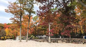 Pocono Retreat -1 Mile to Lake and Skiing