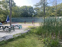 Pocono Retreat -1 Mile to Lake and Skiing