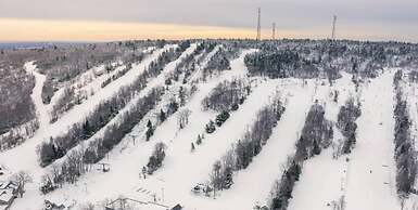 Pocono Retreat -1 Mile to Lake and Skiing