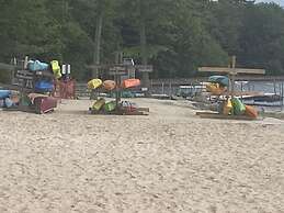 Pocono Retreat -1 Mile to Lake and Skiing