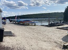 Pocono Retreat -1 Mile to Lake and Skiing