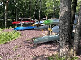 Pocono Retreat -1 Mile to Lake and Skiing