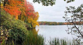 Pocono Retreat -1 Mile to Lake and Skiing
