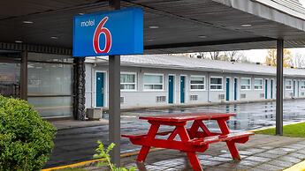 Motel 6 – Cornwall, ON