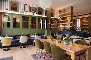 Square Lodge Hotel La Roche Sur Yon - Handwritten Collection