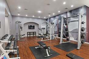 Charming Elegance Crystal City Apartment