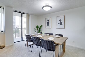 Charming Elegance Crystal City Apartment