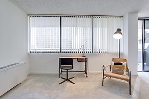 Charming Elegance Crystal City Apartment