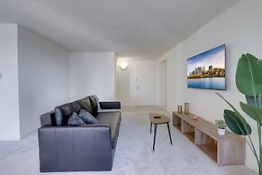 Charming Elegance Crystal City Apartment