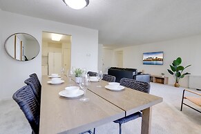 Charming Elegance Crystal City Apartment