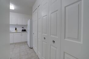 Charming Elegance Crystal City Apartment