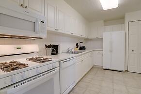 Charming Elegance Crystal City Apartment