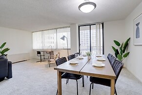 Charming Elegance Crystal City Apartment