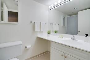 Charming Elegance Crystal City Apartment