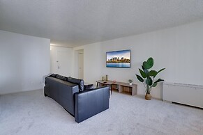 Charming Elegance Crystal City Apartment