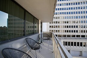 Charming Elegance Crystal City Apartment