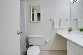 Charming Elegance Crystal City Apartment