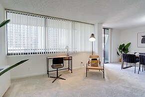 Charming Elegance Crystal City Apartment