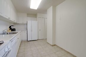 Charming Elegance Crystal City Apartment