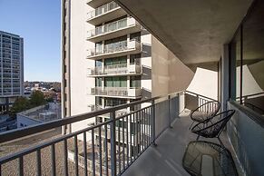 Charming Elegance Crystal City Apartment