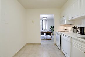 Charming Elegance Crystal City Apartment