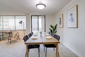 Charming Elegance Crystal City Apartment