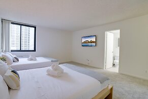 Charming Elegance Crystal City Apartment