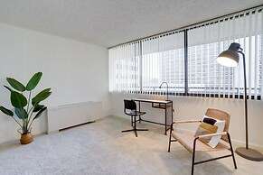 Charming Elegance Crystal City Apartment