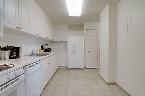 Charming Elegance Crystal City Apartment