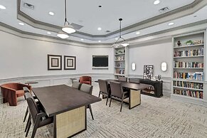 Charming Elegance Crystal City Apartment