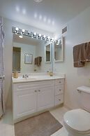 Fantastic Condo with Gym in Crystal City