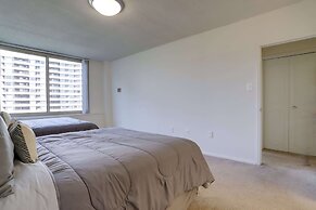 Fantastic Condo with Gym in Crystal City