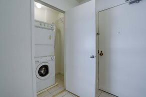 Fantastic Condo with Gym in Crystal City