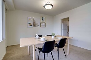 Fantastic Condo with Gym in Crystal City