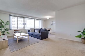 Fantastic Condo with Gym in Crystal City