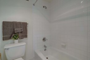 Fantastic Condo with Gym in Crystal City