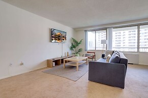 Fantastic Condo with Gym in Crystal City